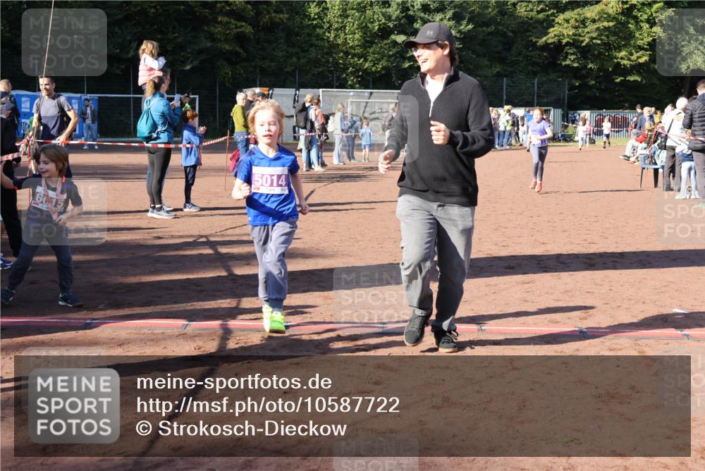 27.09.2026 - 35. Volkslauf durch das schöne Alstertal Strokosch-Dieckow http://msf.ph/oto/10587722 27.09.2026 10:47:02 Ziel 15, 5014, 5014, 5035, 5981 meine-sportfotos.de