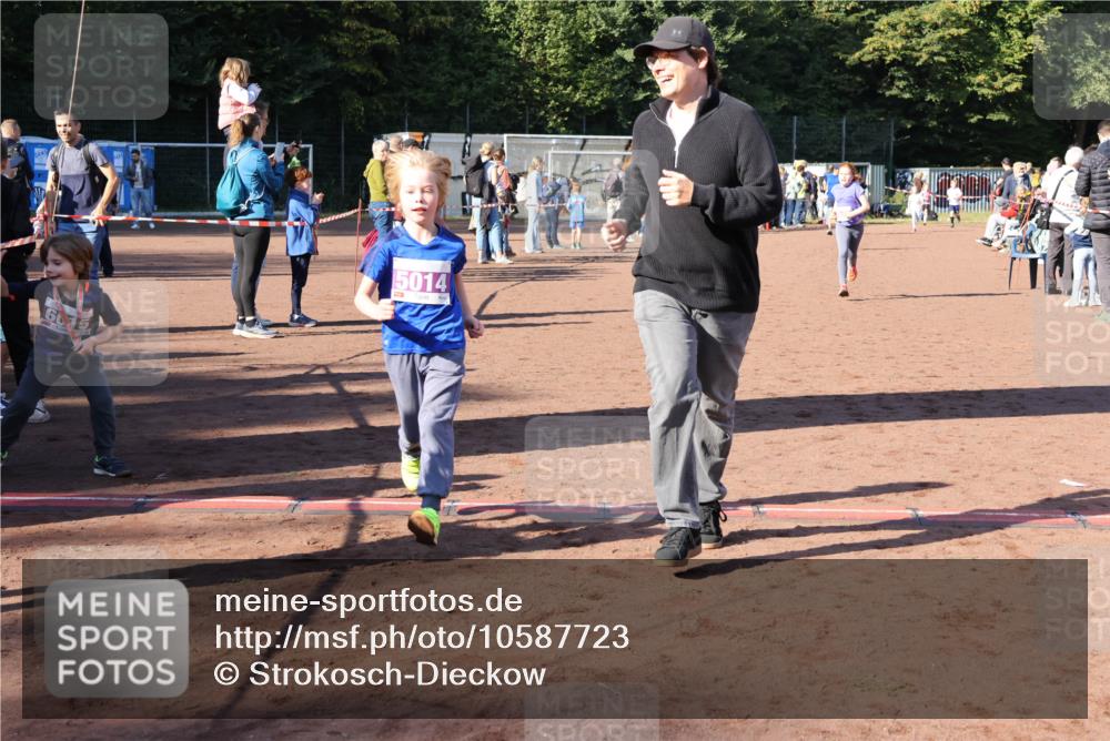 27.09.2026 - 35. Volkslauf durch das schöne Alstertal Strokosch-Dieckow http://msf.ph/oto/10587723 27.09.2026 10:47:02 Ziel 6012, 5014, 3, 5014, 5035, 5981 meine-sportfotos.de