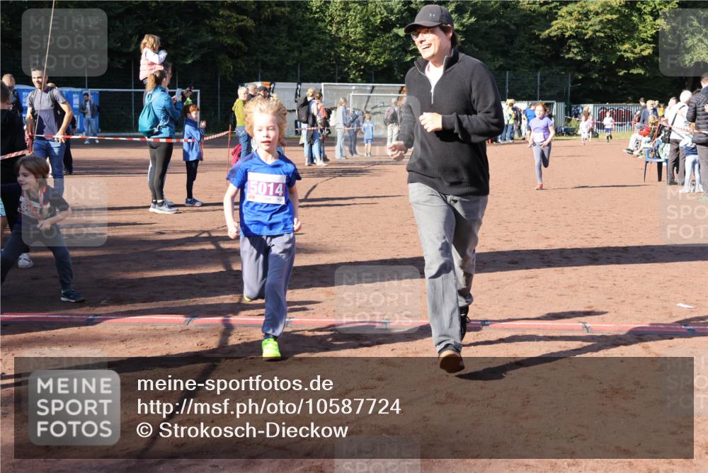 27.09.2026 - 35. Volkslauf durch das schöne Alstertal Strokosch-Dieckow http://msf.ph/oto/10587724 27.09.2026 10:47:02 Ziel 5014, 5014, 5035, 5981 meine-sportfotos.de