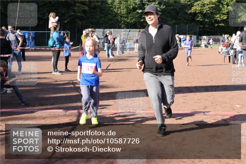 27.09.2026 - 35. Volkslauf durch das schöne Alstertal Strokosch-Dieckow http://msf.ph/oto/10587726 27.09.2026 10:47:02 Ziel 5014, 5014, 5035, 5981 meine-sportfotos.de