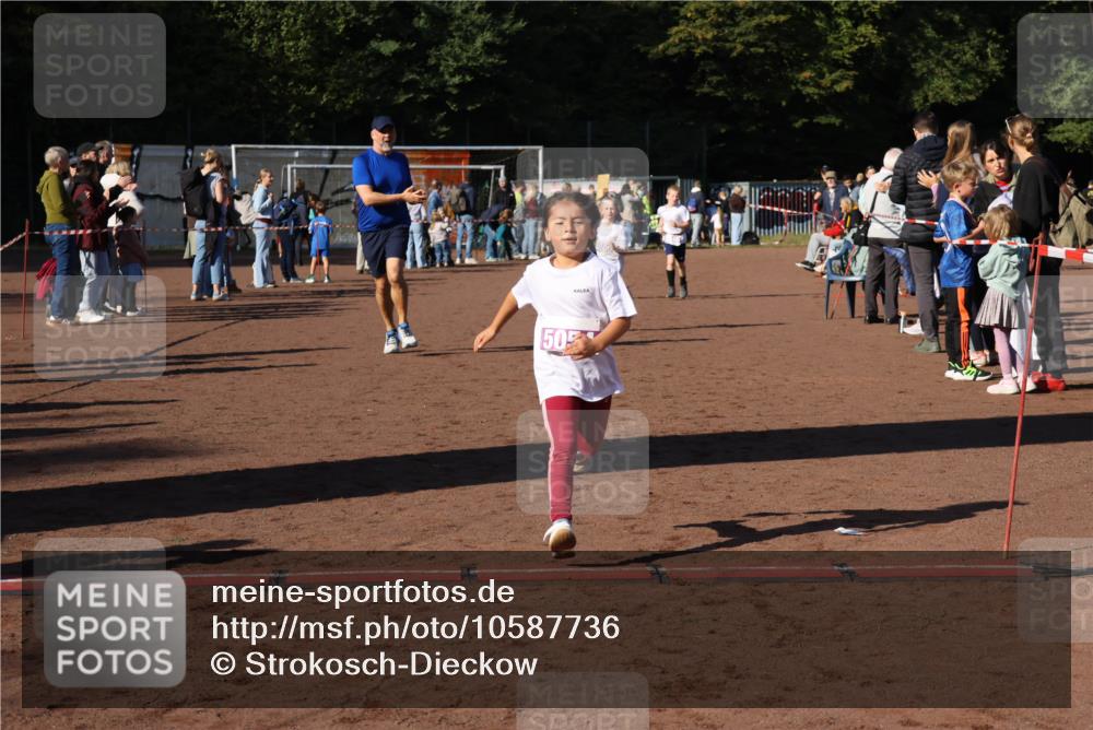 27.09.2026 - 35. Volkslauf durch das schöne Alstertal Strokosch-Dieckow http://msf.ph/oto/10587736 27.09.2026 10:47:12 Ziel 50, 5048, 5049, 5053, 5054 meine-sportfotos.de