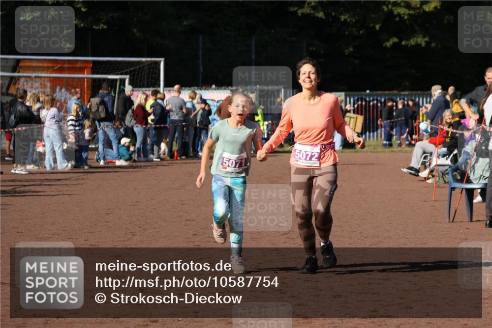 27.09.2026 - 35. Volkslauf durch das schöne Alstertal Strokosch-Dieckow http://msf.ph/oto/10587754 27.09.2026 10:47:50 Ziel 5071, 50720, 5071, 5072 meine-sportfotos.de
