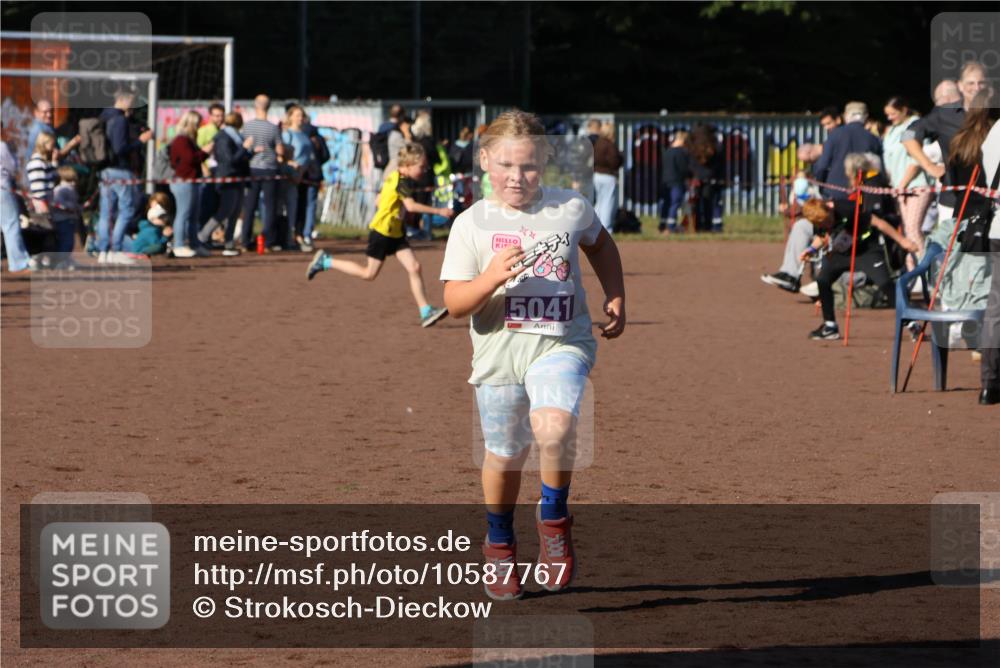 27.09.2026 - 35. Volkslauf durch das schöne Alstertal Strokosch-Dieckow http://msf.ph/oto/10587767 27.09.2026 10:48:00 Ziel 3, 5041, 5041 meine-sportfotos.de