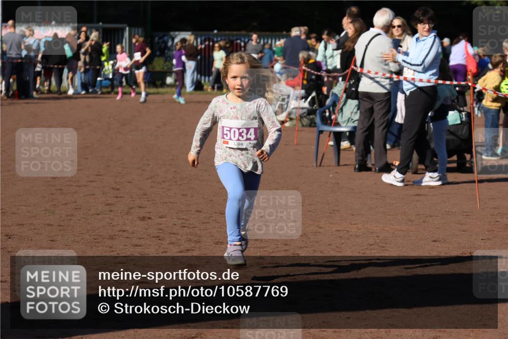 27.09.2026 - 35. Volkslauf durch das schöne Alstertal Strokosch-Dieckow http://msf.ph/oto/10587769 27.09.2026 10:48:11 Ziel 5034, 5034 meine-sportfotos.de