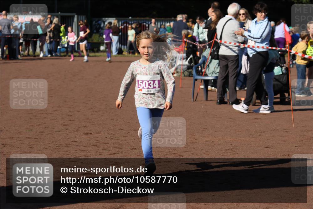 27.09.2026 - 35. Volkslauf durch das schöne Alstertal Strokosch-Dieckow http://msf.ph/oto/10587770 27.09.2026 10:48:11 Ziel 5034, 5034 meine-sportfotos.de