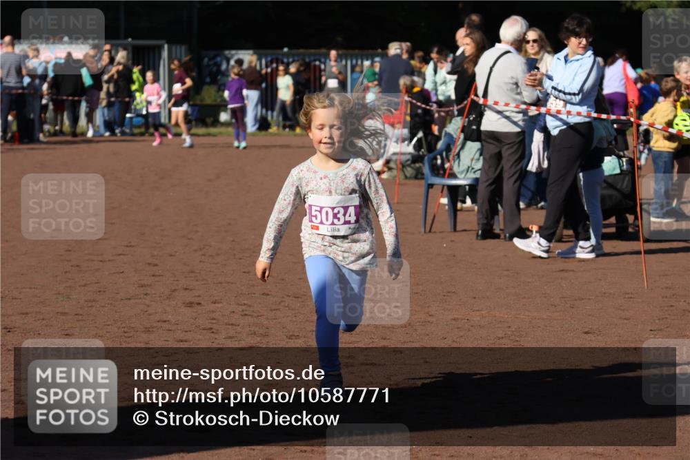 27.09.2026 - 35. Volkslauf durch das schöne Alstertal Strokosch-Dieckow http://msf.ph/oto/10587771 27.09.2026 10:48:11 Ziel 5034, 5034 meine-sportfotos.de