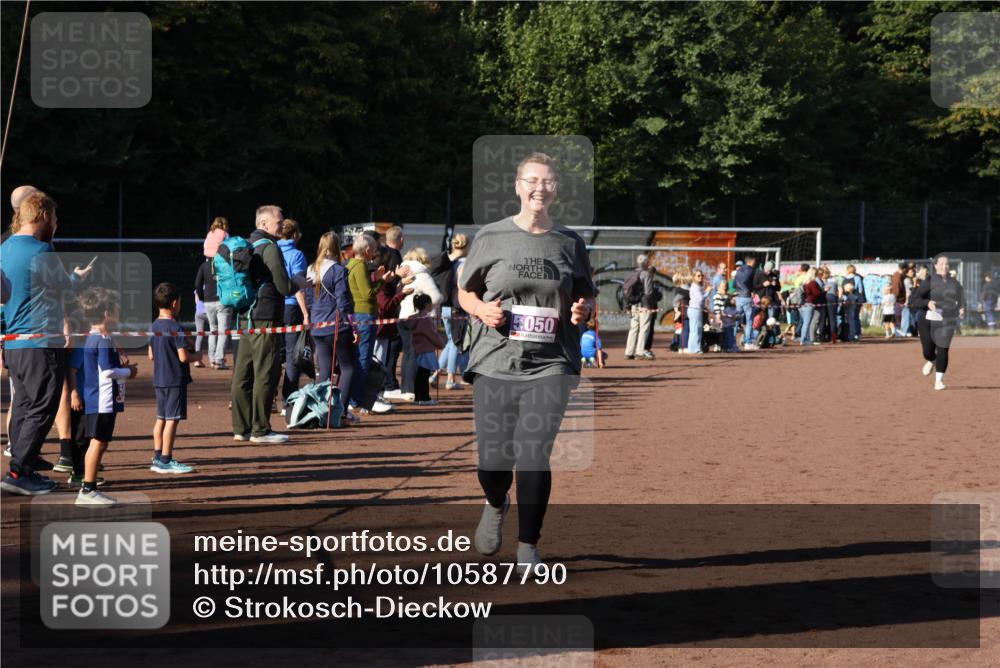 27.09.2026 - 35. Volkslauf durch das schöne Alstertal Strokosch-Dieckow http://msf.ph/oto/10587790 27.09.2026 10:48:35 Ziel 5050, 5024, 5025, 5050 meine-sportfotos.de