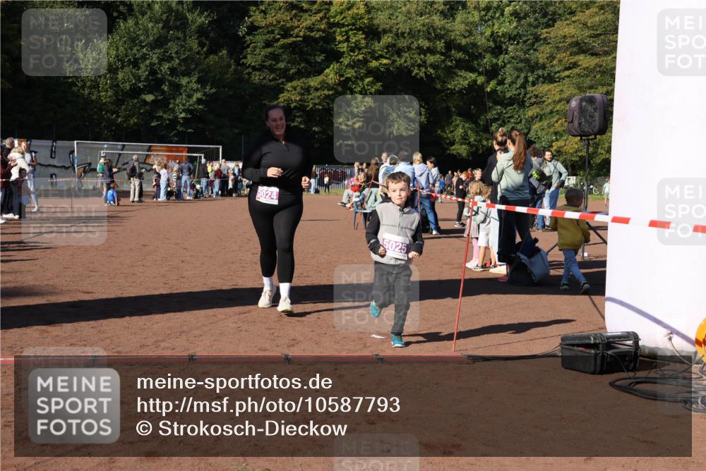 27.09.2026 - 35. Volkslauf durch das schöne Alstertal Strokosch-Dieckow http://msf.ph/oto/10587793 27.09.2026 10:48:42 Ziel 5024, 5025, 5024, 5025, 5983 meine-sportfotos.de