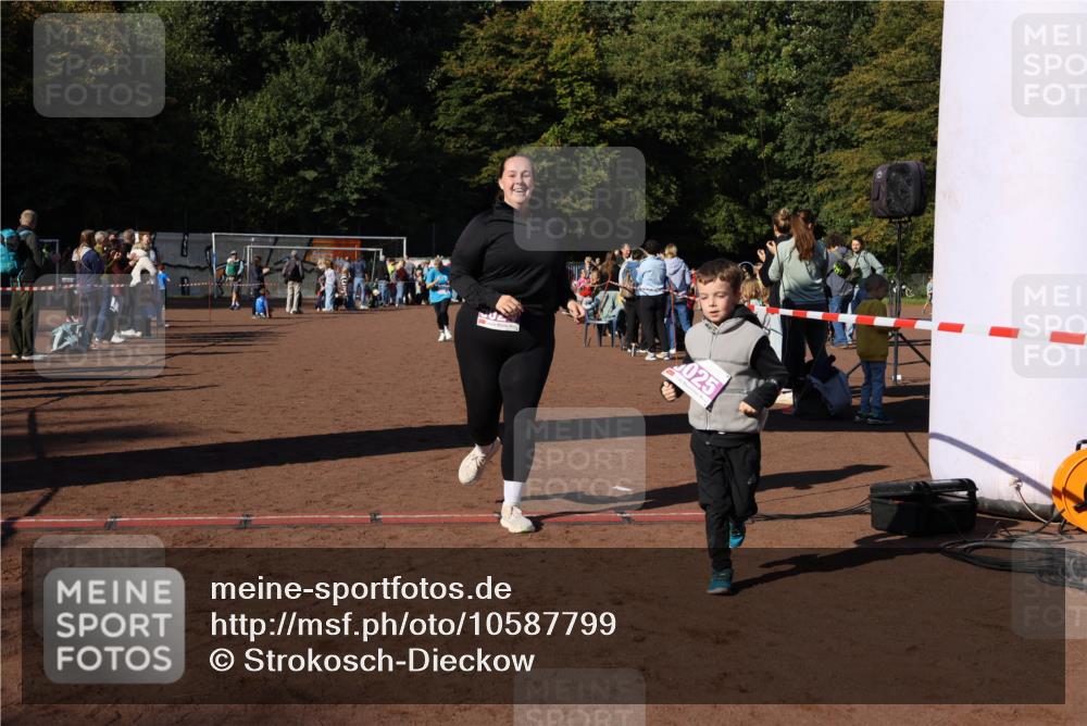 27.09.2026 - 35. Volkslauf durch das schöne Alstertal Strokosch-Dieckow http://msf.ph/oto/10587799 27.09.2026 10:48:43 Ziel 025, 5024, 5025, 5983 meine-sportfotos.de