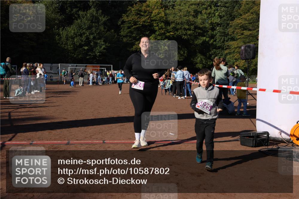 27.09.2026 - 35. Volkslauf durch das schöne Alstertal Strokosch-Dieckow http://msf.ph/oto/10587802 27.09.2026 10:48:44 Ziel 24, 5025, 5024, 5025, 5983 meine-sportfotos.de