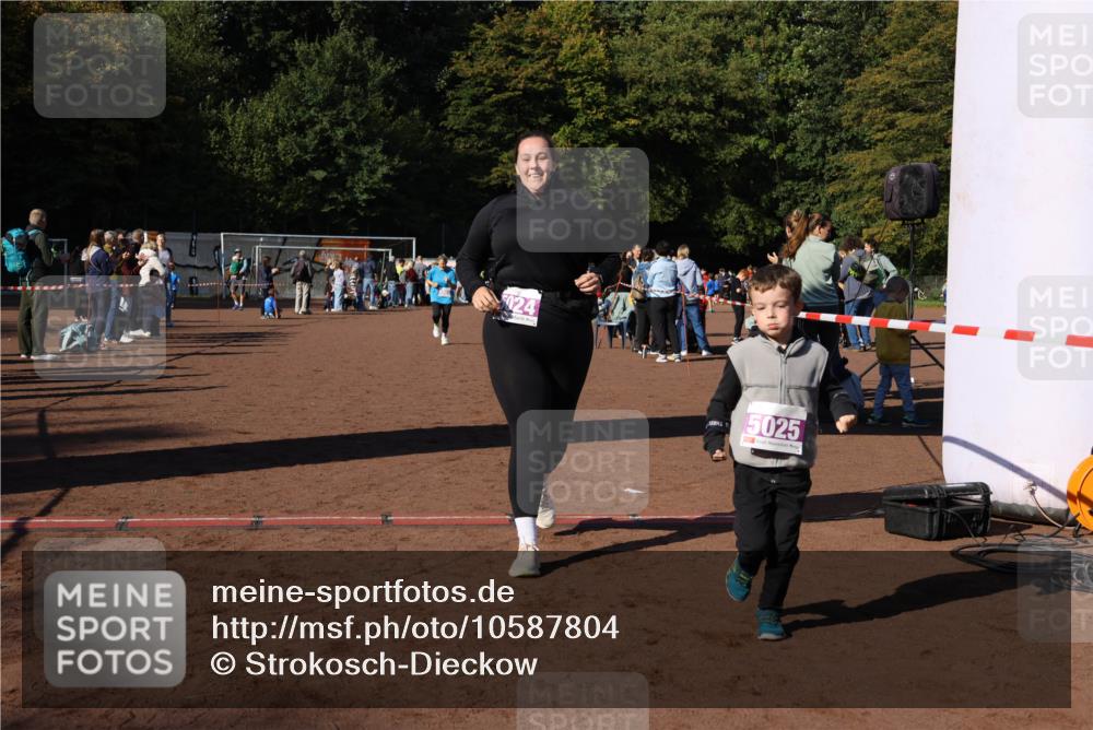 27.09.2026 - 35. Volkslauf durch das schöne Alstertal Strokosch-Dieckow http://msf.ph/oto/10587804 27.09.2026 10:48:44 Ziel 124, 5025, 5024, 5025, 5983 meine-sportfotos.de