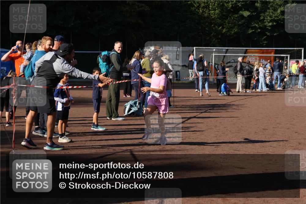 27.09.2026 - 35. Volkslauf durch das schöne Alstertal Strokosch-Dieckow http://msf.ph/oto/10587808 27.09.2026 10:48:57 Ziel 5056 meine-sportfotos.de