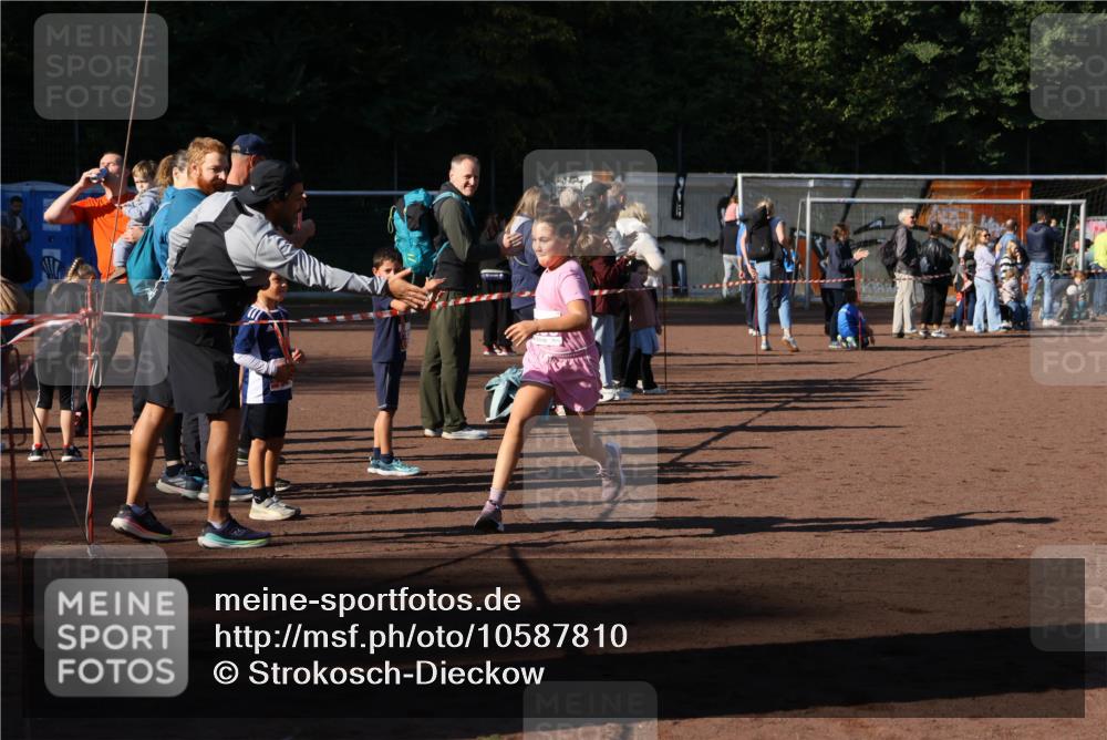 27.09.2026 - 35. Volkslauf durch das schöne Alstertal Strokosch-Dieckow http://msf.ph/oto/10587810 27.09.2026 10:48:57 Ziel 5056 meine-sportfotos.de