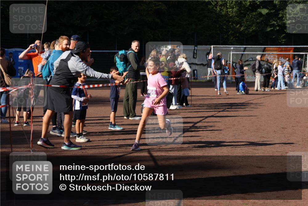 27.09.2026 - 35. Volkslauf durch das schöne Alstertal Strokosch-Dieckow http://msf.ph/oto/10587811 27.09.2026 10:48:57 Ziel 056, 5056 meine-sportfotos.de
