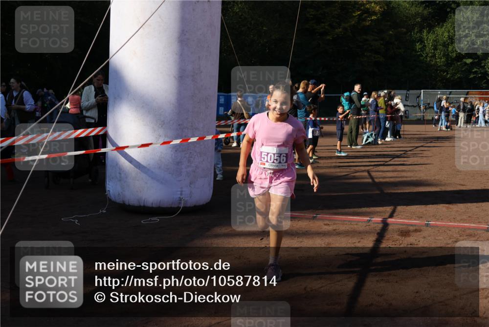 27.09.2026 - 35. Volkslauf durch das schöne Alstertal Strokosch-Dieckow http://msf.ph/oto/10587814 27.09.2026 10:49:00 Ziel 5056, 5056 meine-sportfotos.de
