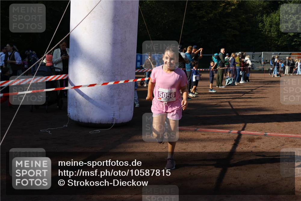 27.09.2026 - 35. Volkslauf durch das schöne Alstertal Strokosch-Dieckow http://msf.ph/oto/10587815 27.09.2026 10:49:00 Ziel 5056, 5056 meine-sportfotos.de