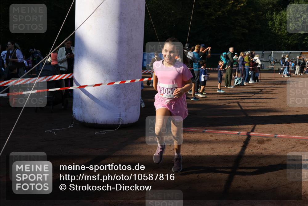 27.09.2026 - 35. Volkslauf durch das schöne Alstertal Strokosch-Dieckow http://msf.ph/oto/10587816 27.09.2026 10:49:00 Ziel 505, 5056 meine-sportfotos.de