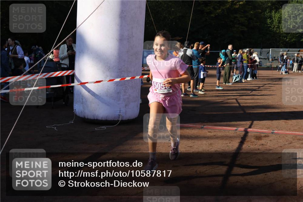 27.09.2026 - 35. Volkslauf durch das schöne Alstertal Strokosch-Dieckow http://msf.ph/oto/10587817 27.09.2026 10:49:00 Ziel 5050, 5056 meine-sportfotos.de