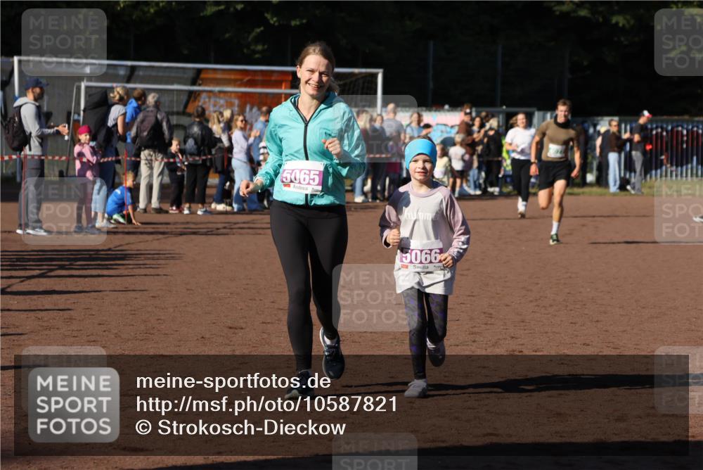 27.09.2026 - 35. Volkslauf durch das schöne Alstertal Strokosch-Dieckow http://msf.ph/oto/10587821 27.09.2026 10:49:11 Ziel 5065, 5066, 4077, 5065, 5066 meine-sportfotos.de