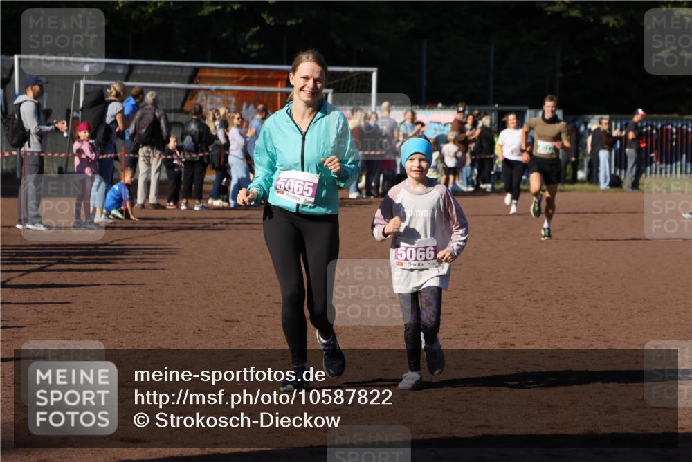 27.09.2026 - 35. Volkslauf durch das schöne Alstertal Strokosch-Dieckow http://msf.ph/oto/10587822 27.09.2026 10:49:11 Ziel 5065, 5066, 4077, 5065, 5066 meine-sportfotos.de