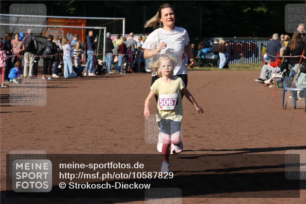 27.09.2026 - 35. Volkslauf durch das schöne Alstertal Strokosch-Dieckow http://msf.ph/oto/10587829 27.09.2026 10:49:22 Ziel 5067, 5057, 5067 meine-sportfotos.de