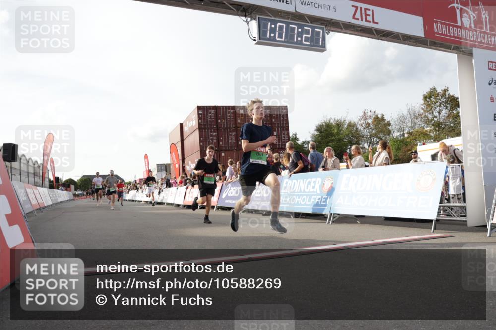 03.10.2026 - Köhlbrandbrückenlauf Yannick Fuchs http://msf.ph/oto/10588269 03.10.2026 16:07:28 Ziel 7220, 7312, 7907, 9666, 9811, 9822 meine-sportfotos.de