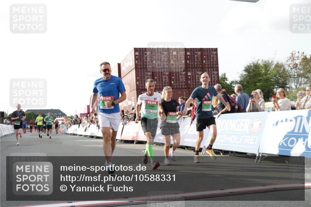 03.10.2026 - Köhlbrandbrückenlauf Yannick Fuchs http://msf.ph/oto/10588331 03.10.2026 16:08:11 Ziel 7047, 7048, 7049, 7364, 7583, 7921, 8172, 8479, 8668, 8794 meine-sportfotos.de