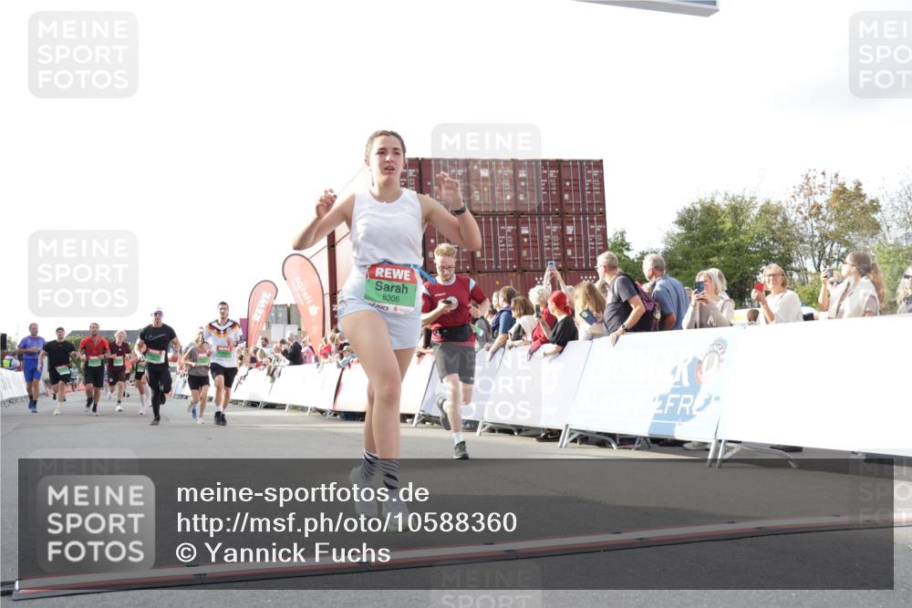 03.10.2026 - Köhlbrandbrückenlauf Yannick Fuchs http://msf.ph/oto/10588360 03.10.2026 16:08:21 Ziel 7583, 7762, 7921, 7996, 8187, 8306, 8374, 8408, 8479, 8510, 8592, 8712, 8840, 9540, 9731, 9800 meine-sportfotos.de