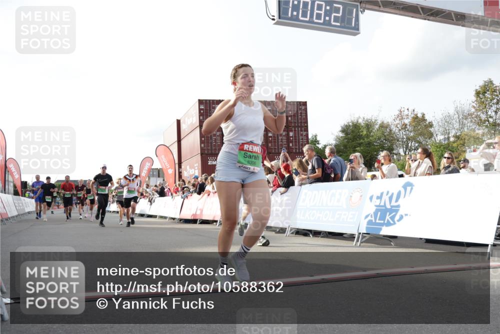 03.10.2026 - Köhlbrandbrückenlauf Yannick Fuchs http://msf.ph/oto/10588362 03.10.2026 16:08:22 Ziel 7583, 7762, 7921, 7996, 8187, 8306, 8374, 8408, 8510, 8592, 8646, 8647, 8712, 8840, 9540, 9731, 9800 meine-sportfotos.de