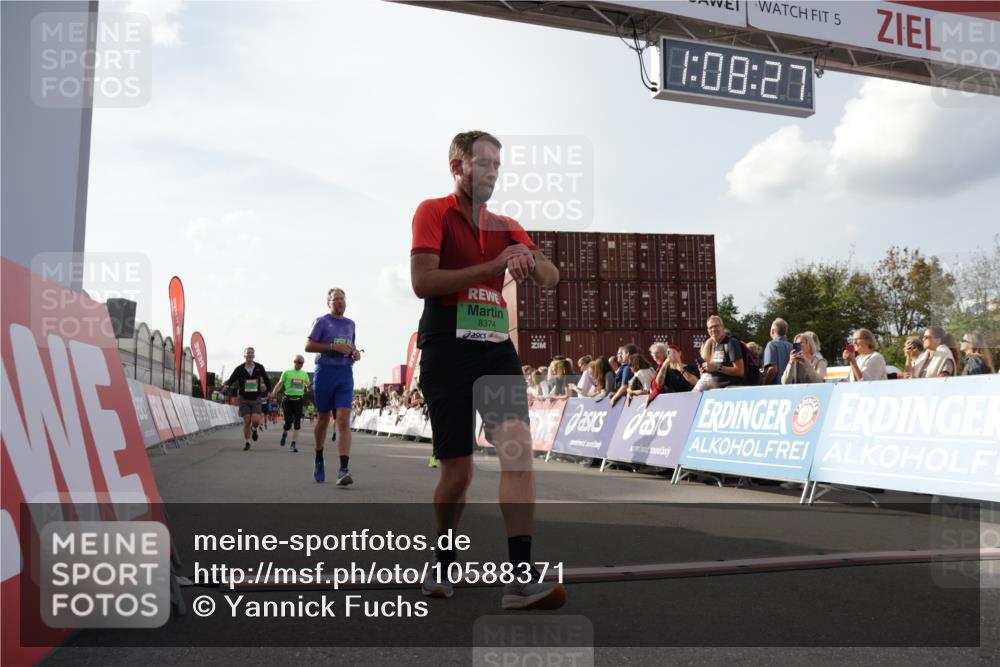 03.10.2026 - Köhlbrandbrückenlauf Yannick Fuchs http://msf.ph/oto/10588371 03.10.2026 16:08:27 Ziel 7762, 7996, 8187, 8374, 8408, 8510, 8524, 8525, 8592, 8635, 8646, 8647, 8712, 8840, 9540, 9731, 9800 meine-sportfotos.de