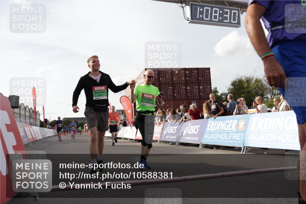 03.10.2026 - Köhlbrandbrückenlauf Yannick Fuchs http://msf.ph/oto/10588381 03.10.2026 16:08:31 Ziel 7700, 7762, 8187, 8374, 8408, 8524, 8525, 8635, 8646, 8647, 9800 meine-sportfotos.de