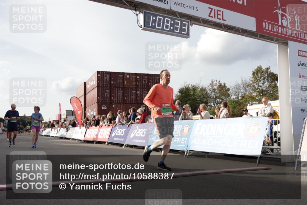 03.10.2026 - Köhlbrandbrückenlauf Yannick Fuchs http://msf.ph/oto/10588387 03.10.2026 16:08:33 Ziel 7700, 7762, 8524, 8525, 8635, 8646, 8647, 9800 meine-sportfotos.de