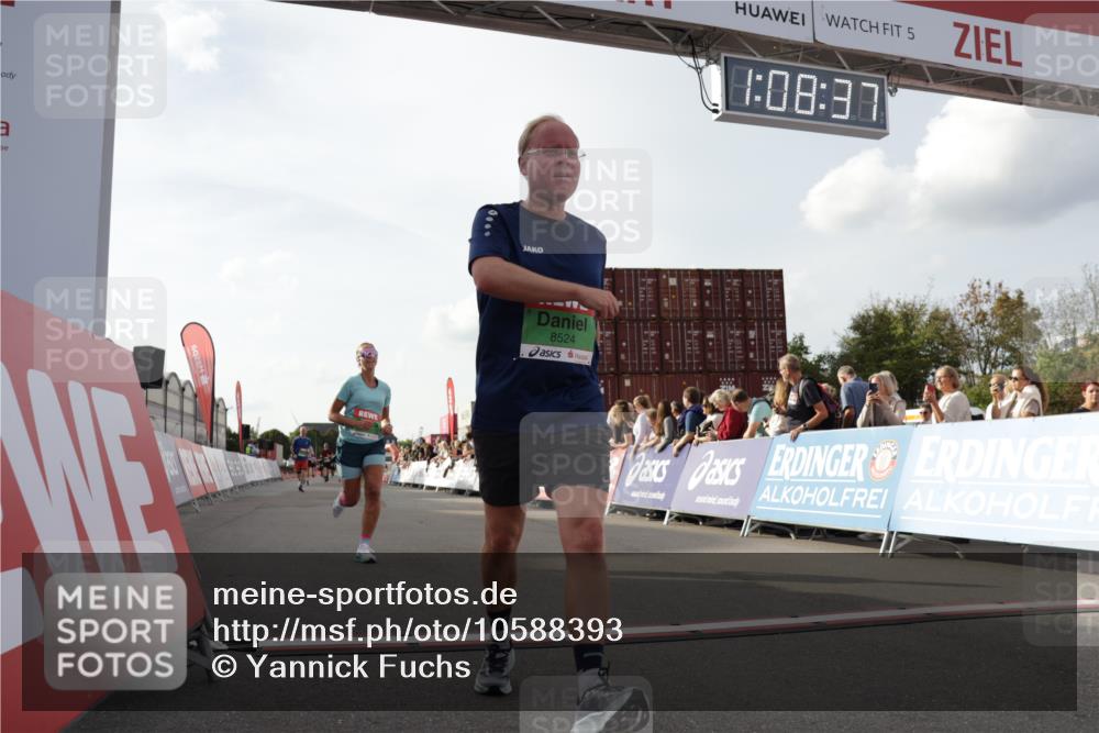 03.10.2026 - Köhlbrandbrückenlauf Yannick Fuchs http://msf.ph/oto/10588393 03.10.2026 16:08:37 Ziel 7307, 7700, 8066, 8267, 8353, 8516, 8524, 8525, 8635 meine-sportfotos.de