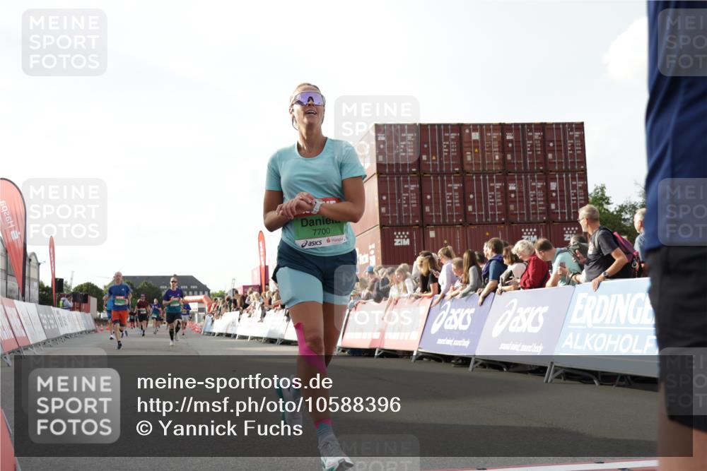 03.10.2026 - Köhlbrandbrückenlauf Yannick Fuchs http://msf.ph/oto/10588396 03.10.2026 16:08:38 Ziel 7307, 7700, 8066, 8267, 8353, 8516, 8524, 8525, 8635, 9796 meine-sportfotos.de