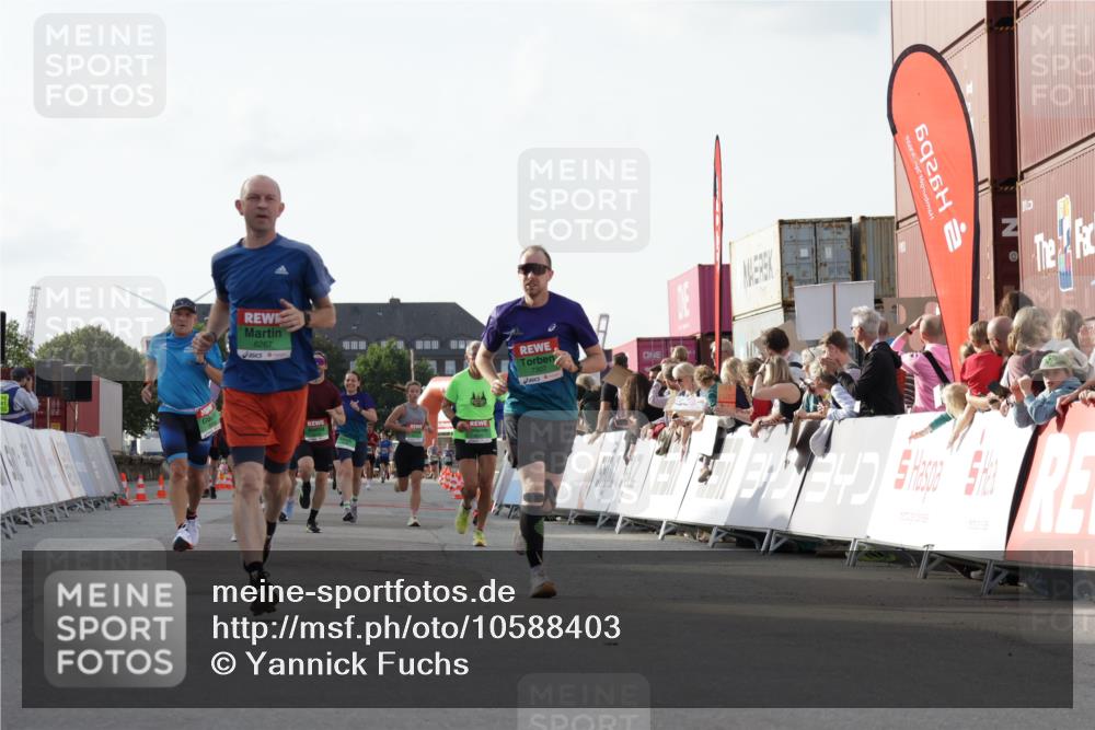 03.10.2026 - Köhlbrandbrückenlauf Yannick Fuchs http://msf.ph/oto/10588403 03.10.2026 16:08:40 Ziel 7307, 7700, 8066, 8267, 8353, 8369, 8398, 8516, 8524, 8525, 8771, 8795, 9796 meine-sportfotos.de