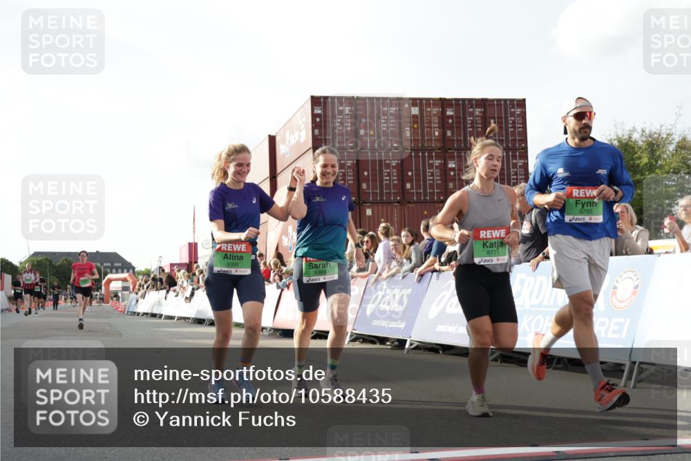 03.10.2026 - Köhlbrandbrückenlauf Yannick Fuchs http://msf.ph/oto/10588435 03.10.2026 16:08:49 Ziel 7307, 7766, 8066, 8353, 8369, 8398, 8516, 8624, 8771, 8795, 8832, 9796 meine-sportfotos.de