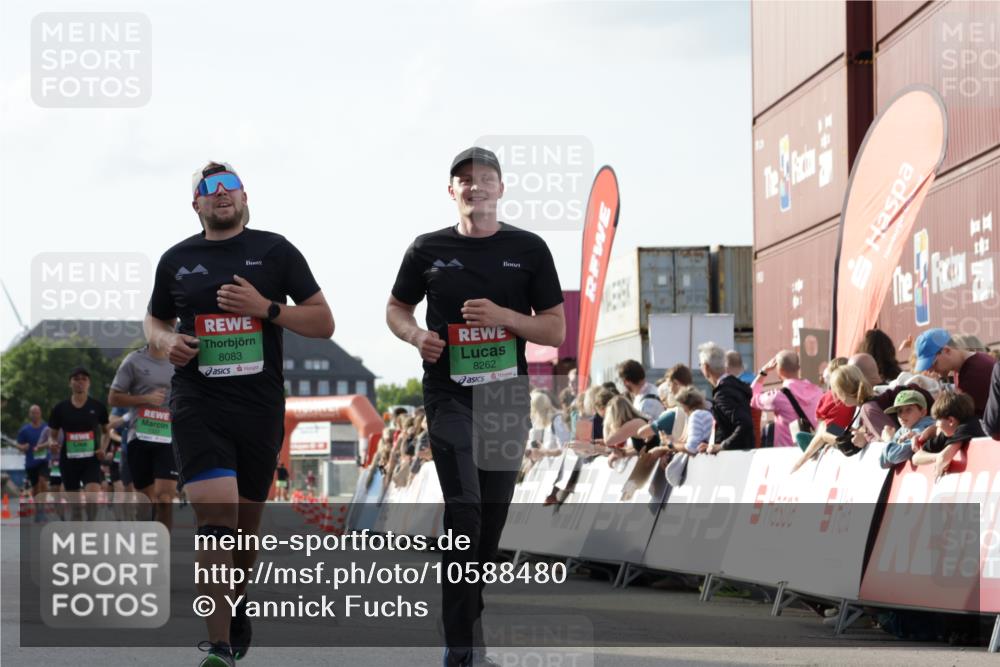 03.10.2026 - Köhlbrandbrückenlauf Yannick Fuchs http://msf.ph/oto/10588480 03.10.2026 16:09:06 Ziel 7322, 7642, 7910, 8083, 8157, 8262, 8682, 9159 meine-sportfotos.de