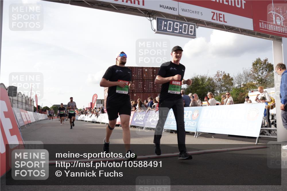 03.10.2026 - Köhlbrandbrückenlauf Yannick Fuchs http://msf.ph/oto/10588491 03.10.2026 16:09:09 Ziel 7322, 8083, 8198, 8262, 8654, 8682, 9020, 9158, 9159, 9735 meine-sportfotos.de