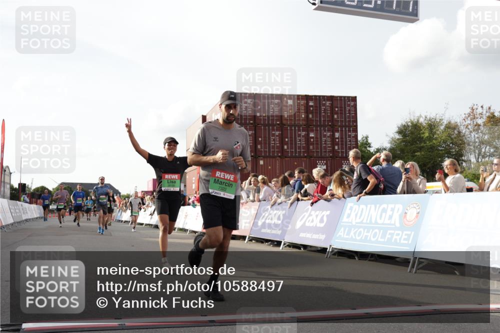 03.10.2026 - Köhlbrandbrückenlauf Yannick Fuchs http://msf.ph/oto/10588497 03.10.2026 16:09:11 Ziel 7322, 8083, 8198, 8253, 8262, 8654, 8682, 9020, 9158, 9159, 9735 meine-sportfotos.de