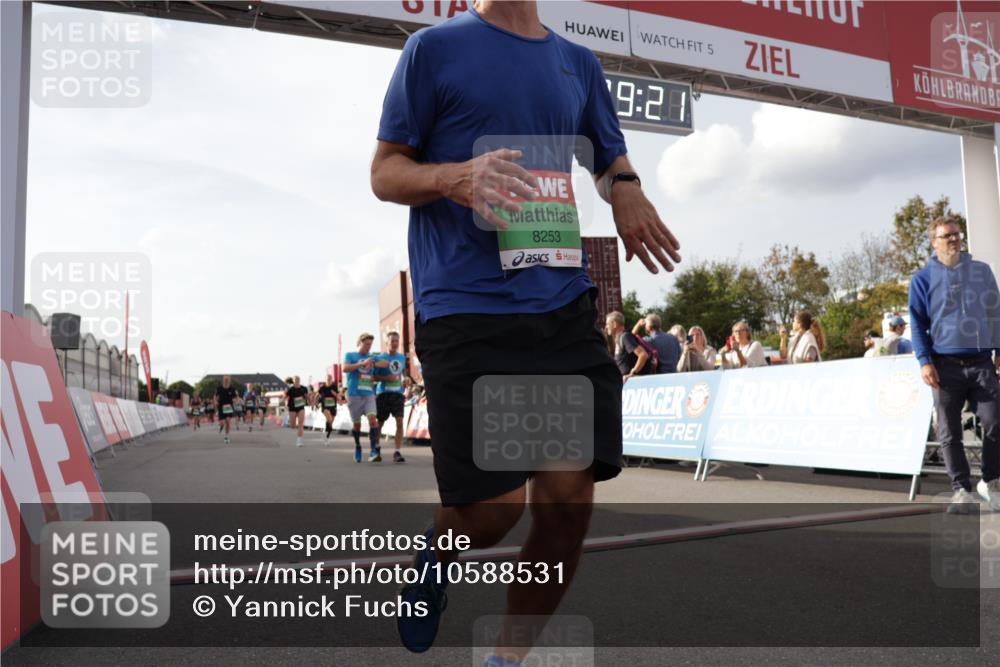 03.10.2026 - Köhlbrandbrückenlauf Yannick Fuchs http://msf.ph/oto/10588531 03.10.2026 16:09:22 Ziel 7308, 7840, 7841, 8003, 8198, 8253, 8268, 8654, 8714, 8827, 8868, 9169 meine-sportfotos.de