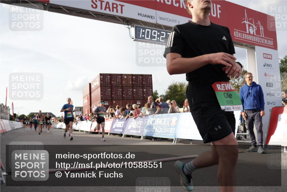 03.10.2026 - Köhlbrandbrückenlauf Yannick Fuchs http://msf.ph/oto/10588551 03.10.2026 16:09:28 Ziel 7308, 7840, 7841, 8003, 8268, 8513, 8550, 8618, 8649, 8714, 8827, 8868, 8962, 9169 meine-sportfotos.de