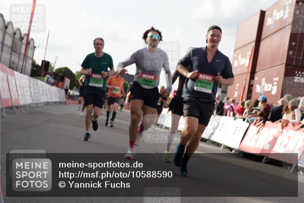 03.10.2026 - Köhlbrandbrückenlauf Yannick Fuchs http://msf.ph/oto/10588590 03.10.2026 16:09:38 Ziel 7326, 7598, 8085, 8126, 8249, 8347, 8359, 8405, 8550, 8618, 8649 meine-sportfotos.de