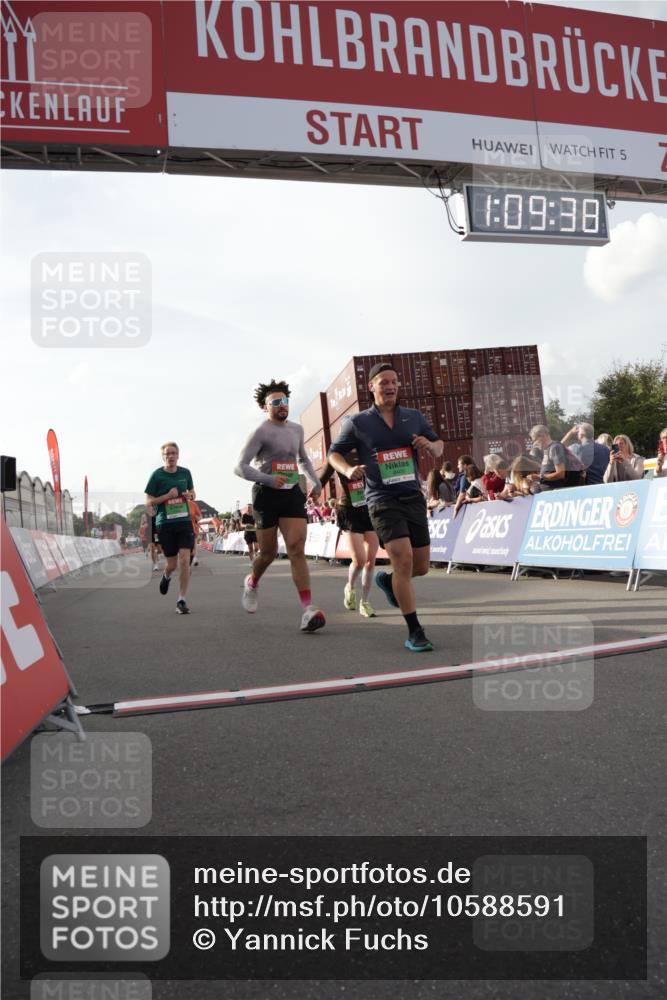 03.10.2026 - Köhlbrandbrückenlauf Yannick Fuchs http://msf.ph/oto/10588591 03.10.2026 16:09:39 Ziel 7326, 7598, 8085, 8126, 8249, 8347, 8359, 8405, 8618, 8649 meine-sportfotos.de