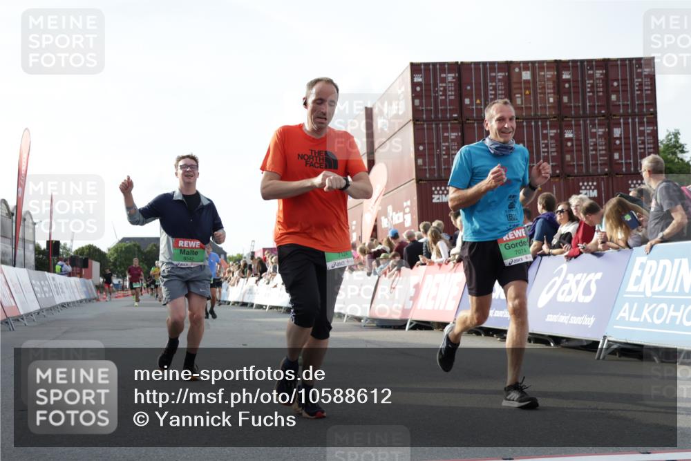03.10.2026 - Köhlbrandbrückenlauf Yannick Fuchs http://msf.ph/oto/10588612 03.10.2026 16:09:49 Ziel 7074, 7124, 7569, 7582, 7671, 7800, 7895, 8148, 8542, 8661 meine-sportfotos.de