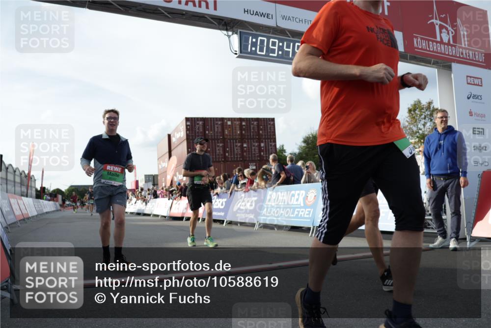 03.10.2026 - Köhlbrandbrückenlauf Yannick Fuchs http://msf.ph/oto/10588619 03.10.2026 16:09:50 Ziel 7074, 7124, 7569, 7582, 7671, 7800, 7895, 8148, 8542, 8661 meine-sportfotos.de