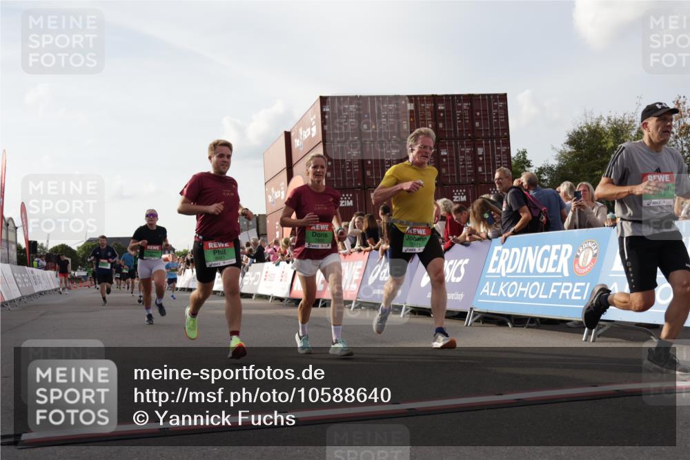 03.10.2026 - Köhlbrandbrückenlauf Yannick Fuchs http://msf.ph/oto/10588640 03.10.2026 16:09:58 Ziel 7186, 7191, 7569, 7582, 7671, 7800, 7895, 8440, 8661, 8831, 8907 meine-sportfotos.de