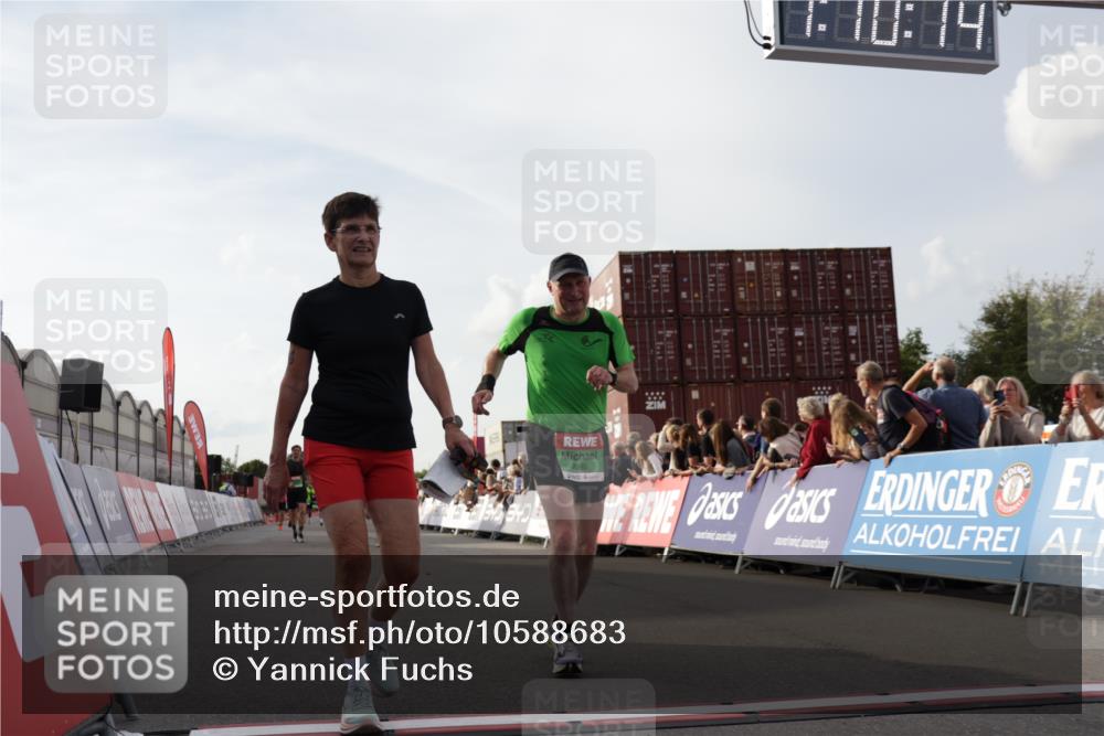03.10.2026 - Köhlbrandbrückenlauf Yannick Fuchs http://msf.ph/oto/10588683 03.10.2026 16:10:15 Ziel 7038, 7586, 7986, 8342, 8477, 8515, 8671, 8921, 9018, 9052, 9135 meine-sportfotos.de