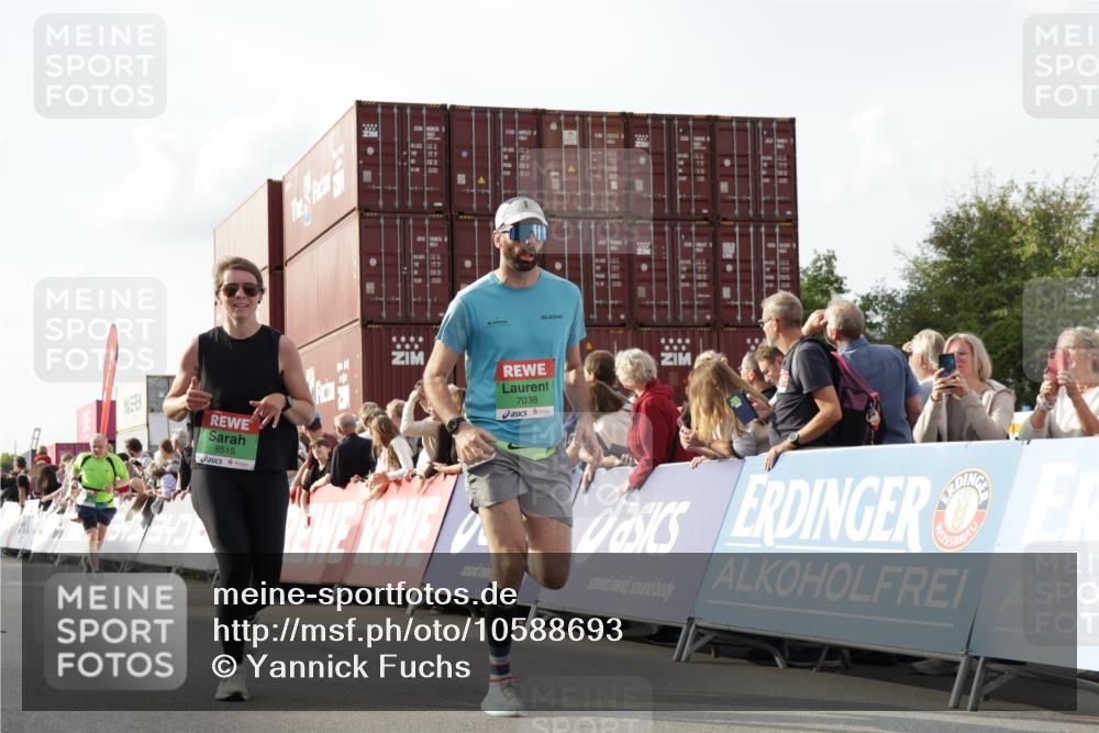 03.10.2026 - Köhlbrandbrückenlauf Yannick Fuchs http://msf.ph/oto/10588693 03.10.2026 16:10:19 Ziel 7038, 7040, 7986, 8338, 8465, 8515, 8559, 8671, 8906, 8921, 9135, 9401 meine-sportfotos.de