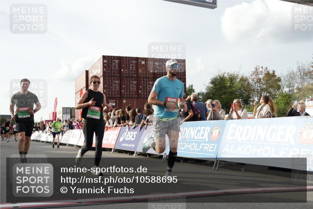 03.10.2026 - Köhlbrandbrückenlauf Yannick Fuchs http://msf.ph/oto/10588695 03.10.2026 16:10:20 Ziel 7038, 7040, 7986, 8164, 8338, 8446, 8465, 8515, 8559, 8906, 8921, 9135, 9401 meine-sportfotos.de