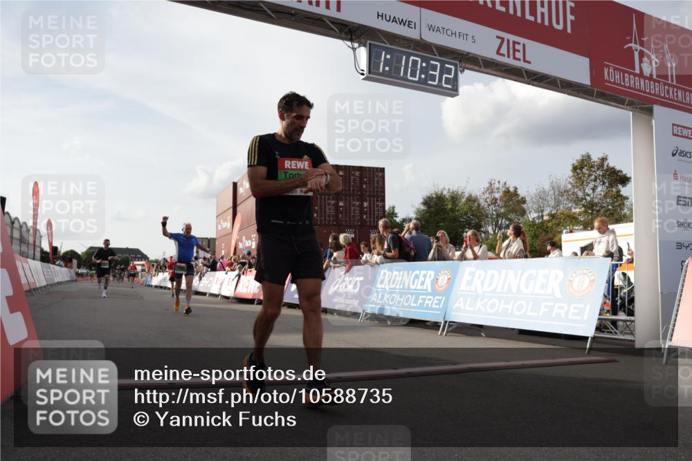 03.10.2026 - Köhlbrandbrückenlauf Yannick Fuchs http://msf.ph/oto/10588735 03.10.2026 16:10:33 Ziel 7037, 7053, 7663, 8164, 8368, 8446, 8748, 9708 meine-sportfotos.de
